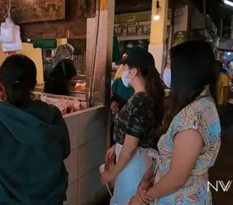 Potret Nikita Willy Bareng Sang Adik Belanja ke Pasar, Netizen 'Emang Boleh Seelegan Gitu'