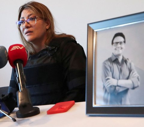 Sementara itu, Veronica Sarauz, mantan istri capres Ekuador Fernando Villavicencio sempat menyampaikan keterangannya dalam konferensi pers setelah suaminya tewas ditembak usai acara kampanye, di Quito, Ekuador.