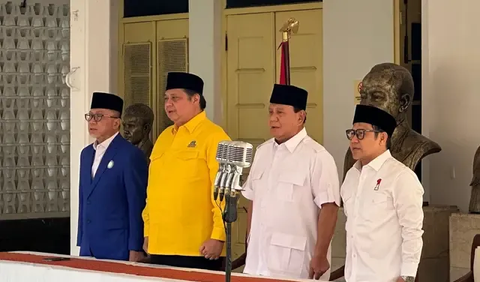 Dukungan partai Golkar dan PAN bersama PKB dan Gerindra ke Prabowo adalah hak konstitusional yang harus dihormati. Dukungan empat partai tersebut ke Prabowo adalah bagian dari proses demokrasi.