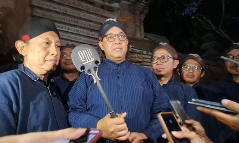 Anies Dapat Tombak Cakra Kotagede Bertuliskan Asmaul Husna, Begini Penampakannya