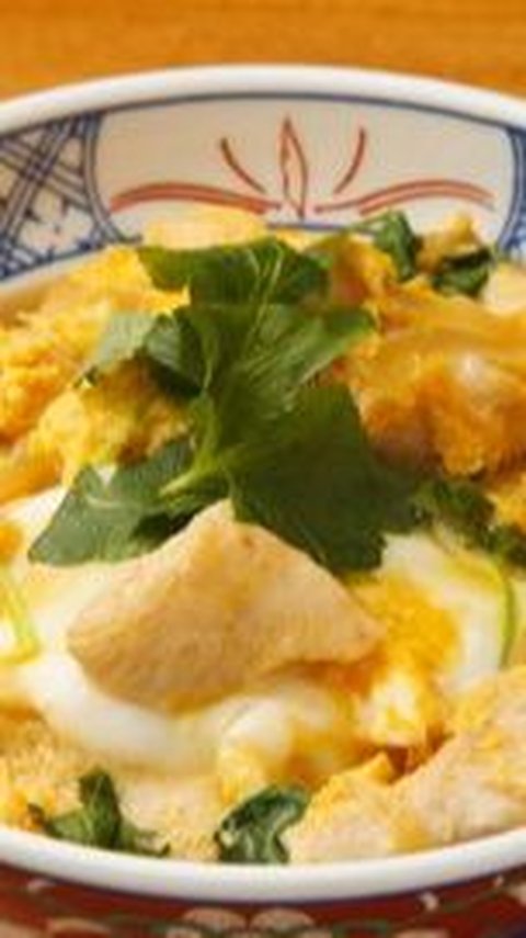 10. Oyakodon - Ayam Telur ala Jepang