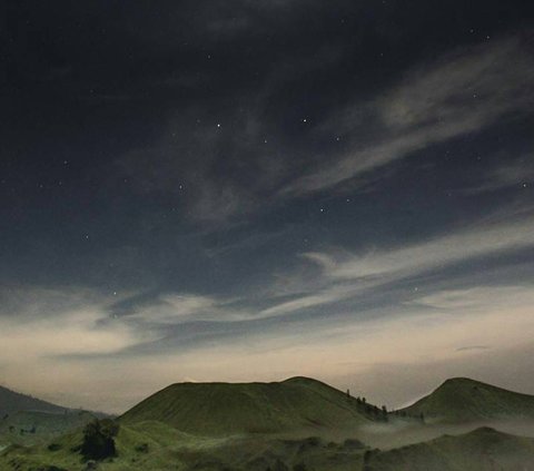 Eksotisme Kawah Wurung Bondowoso, Miniatur Gunung Bromo Mirip Bukit Teletubbies