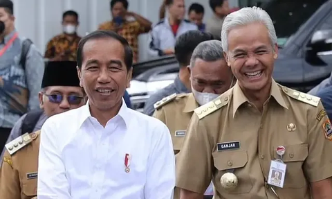 Ganjar Pakai Baju Jokowi Tanggapi Golkar-PAN Gabung Prabowo, Apa Maknanya?