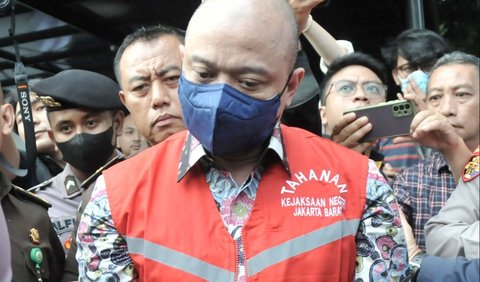 Teddy sempat dituntut dengan hukuman mati oleh jaksa penuntut umum (JPU) namun pada akhirnya divonis dengan hukuman penjara seumur hidup sesuai dengan amar putusan PN Jakbar yang dibacakan oleh hakim Jon Sarman Saragih.