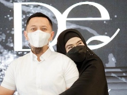 Telah berlalu 8 tahun sejak menikah, inilah kehidupan rumah tangga Yulia Rachman yang jarang menjadi sorotan.