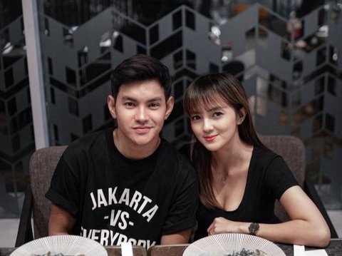 9 Potret Aditya Suryo Bersama Istri dan Tiga Anaknya, Mereka Disebut Sebagai Keluarga Awet Muda dan Tampan.