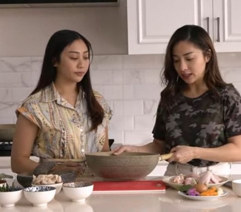 Momen Kocak Nikita Willy dan Winona Masak Bareng, Netizen 'Kalian Emang Tercipta Bukan Buat di Dapur Deh'