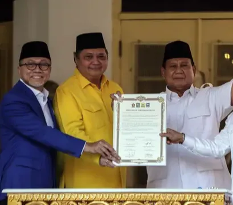 Sementara, Ujang melihat Golkar mendukung Prabowo karena ada perintah Jokowi. Ditambah dukungan kepada Prabowo untuk meningkatkan elektabilitas partai beringin.