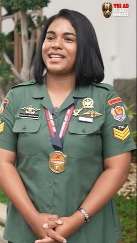 Bisa dibilang, Serka Carlelis Manusama merupakan salah satu penembak jitu terbaik yang dimiliki oleh Tentara Nasional Indonesia (TNI).