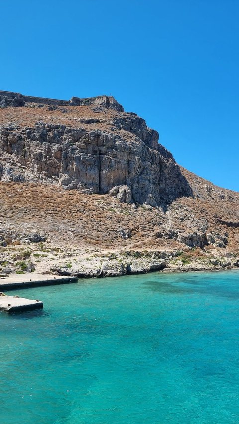 Sebelum ada temuan itu, ahli meyakini manusia prasejarah mencapai Pulau Kreta, Siprus dan beberapa pulau Yunani dan kemungkinan Sardinia tidak lebih dari 12.000 tahun silam.