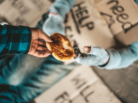 Ceramah Singkat tentang Sedekah, Beri Inspirasi untuk Saling Berbagi