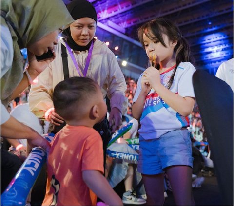 Momen Lucu Gempi dan Rayyanza Kompak Beri Dukungan untuk Gading Marten dan Raffi Ahmad saat Tanding Bulu Tangkis, Gemesin Banget!