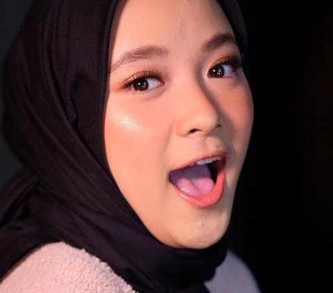 Controversy over Mysterious Man's Voice When Nissa Sabyan Sings, 'Yang' or 'Ulang'?