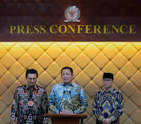 FOTO: Diapit Fadel Muhammad dan Ahmad Basarah, Bambang Soesatyo Sampaikan Agenda Sidang Tahunan MPR 2023