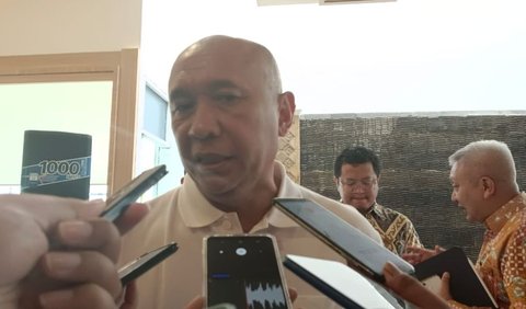 Menteri Koperasi dan Usaha Kecil Mikro (UKM) Teten Masduki menyebut, seperti produk parfum dijual seharga Rp 100, celana pendek Rp 2.000.