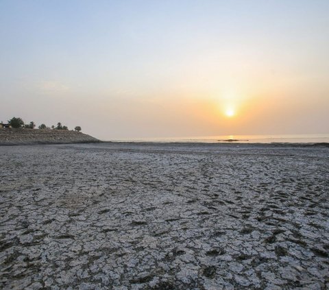 Dulu Indah Ramai Turis, Kini Danau Ini Kering & Bau Busuk Suhunya 50 Derajat Celcius