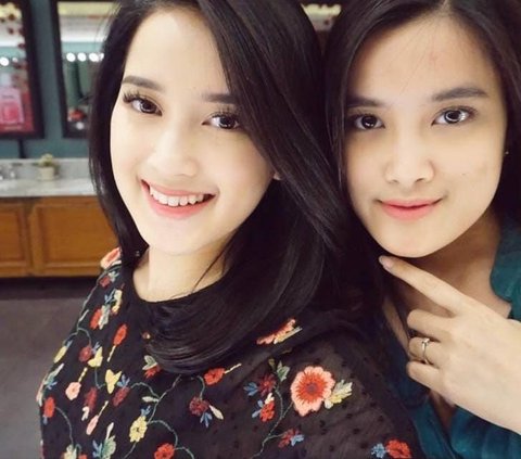 Sering Dikira Kembar, Ini Potret Rosiana Dewi & Sang Kakak yang Sama-sama Cantik Menawan