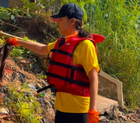 Luna Maya Collects Trash in Ciliwung, Making Fans More Enthusiastic