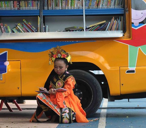 FOTO: Perpustakaan Keliling Ajak Anak-Anak Giat Membaca