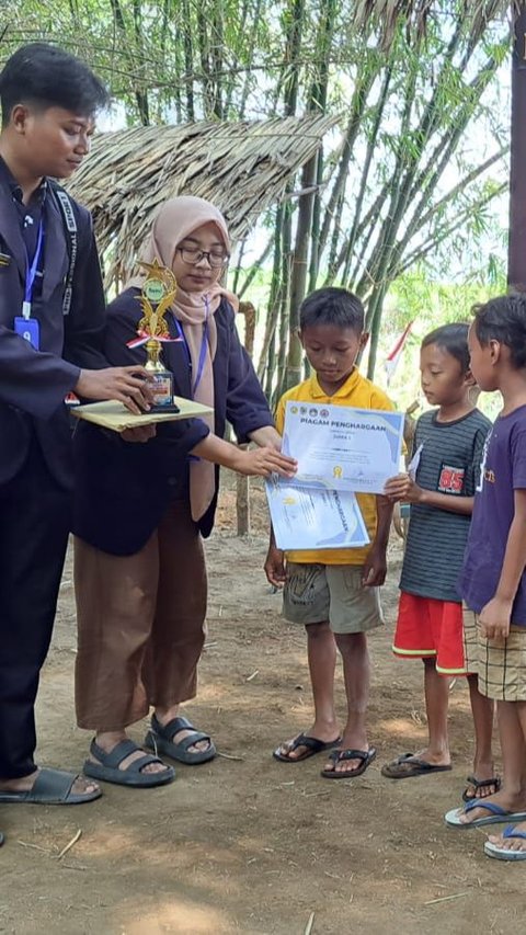 Keren, Sekumpulan Mahasiswa Buat Permainan Unik untuk Anak Desa di Jember Supaya Tak Main HP Terus