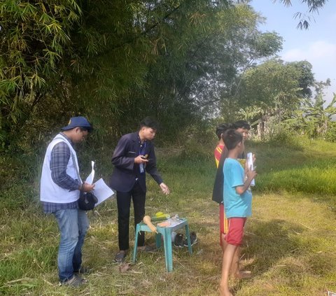 Menariknya, mereka harus menemui 5 pos Chiera itu, harus menyebrangi sungai Dinoyo, Sawah, Semak semak, dan makam. Selama sekian jam berlomba, anak anak dilarang membawa HP.