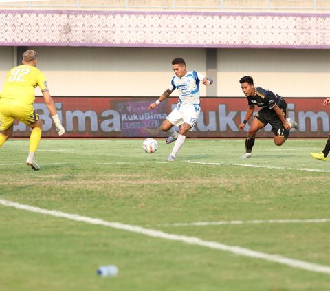 PSIS terus melakukan tekanan. Hingga menit ke-38, Carlos Fortes mencetak gol dengan menggunakan perutnya ke dalam gawang Dewa United. Skor pun berubah jadi 2-0.