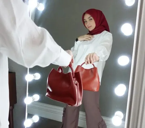 5. Merah Putih di Atasan dan Hijab