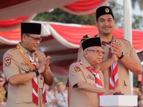 FOTO: Peringatan HUT Pramuka ke-62, Tarian Kolosal hingga Aksi Terjun Payung TNI AD Berlangsung Spektakuler