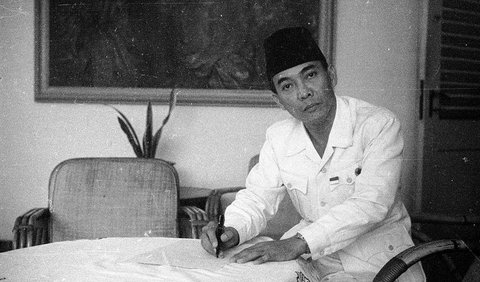 Sukarno Menolak Permintaan Para Pemuda Untuk Mengobarkan Revolusi dan Melawan tentara Jepang