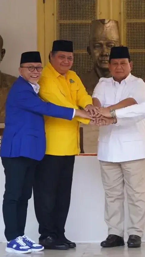 Dukungan kepada Prabowo disampaikan Ketum Golkar Airlangga Hartanto dan Ketum PAN Zulkifli Hasan saat acara deklarasi di Museum Perumusan Naskah Proklamasi, Jakarta Pusat, Minggu (13/8).