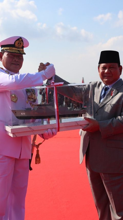 Prabowo Serah Terimakan Kapal Perang dari Jerman ke TNI AL