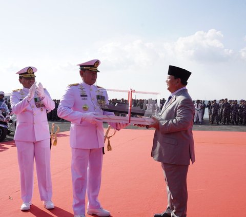 Prabowo Serah Terimakan Kapal Perang dari Jerman ke TNI AL