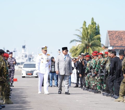 Prabowo Serah Terimakan Kapal Perang dari Jerman ke TNI AL