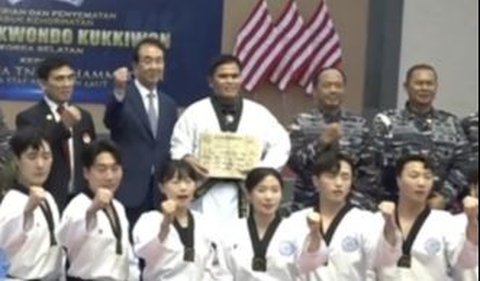 Raih Sabuk Hitam Taekwondo Kukkiwon