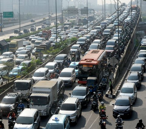 Beberapa pekan terakhir, kualitas udara di Jakarta kerap menduduki posisi pertama sebagai polusi terburuk di dunia. <br /><br />Kementerian Lingkungan Hidup dan Kehutanan (KLHK) menilai, sumber pencemaran udara di Jakarta dan sekitarnya masih didominasi oleh sektor transportasi.