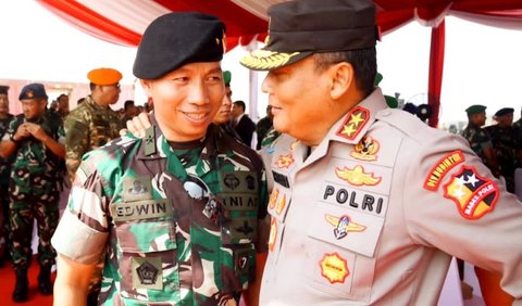 Melalui unggahan di akun Instagram pribadinya @edwin.sumantha, jenderal berdarah Kopassus itu membagikan foto ketika ia bertemu dengan 'kakak asuhnya' di acara tersebut.
