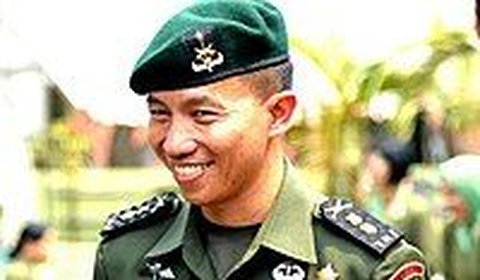 Brigjen Edwin sendiri merupakan seorang perwira tinggi TNI AD yang berasal dari kesatuan Komando Pasukan Khusus (Kopassus).