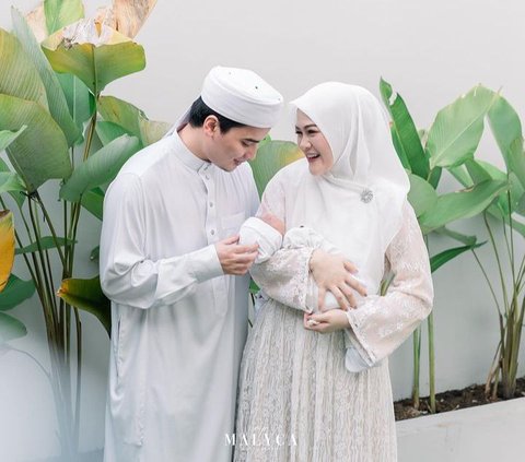 Memperingati Anniversary Pernikahan 2 Tahun, Alvin Faiz Memamerkan Potret Mesra Ciuman dengan Henny Rahman