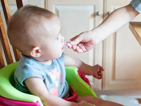 Pemberian Makan Bayi dan Anak