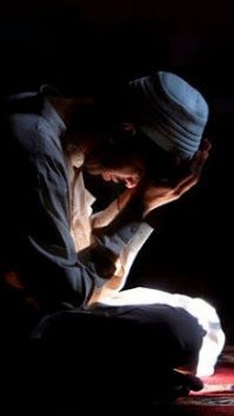 Bacaan Doa Sholat Tahajud Beserta Niat & Tata Caranya, Pahami Agar Tidak Salah