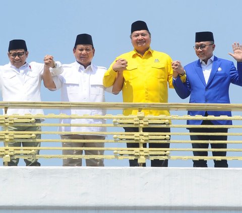 Selain itu, Partai Golkar dan Partai Amanat Nasional (PAN) resmi gabung koalisi mendukung Prabowo Subianto menjadi calon presiden (Capres) di Pemilu 2024. Deklarasi dukungan tersebut digelar di Gedung Perumusan Naskah Proklamasi, Jakarta Pusat, Minggu (13/8).