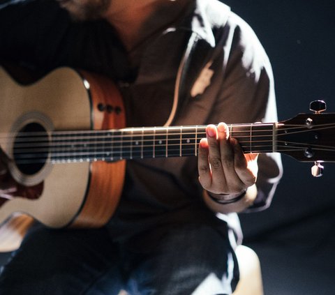 9 Kunci Gitar Dasar untuk Dipelajari Pemula, Pahami Tata Cara Memainkannya yang Benar