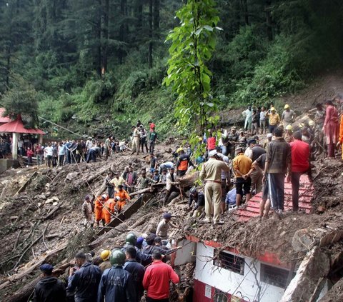 Bencana tanah longsor dipicu hujan deras di kawasan Himalaya India selama akhir pekan telah menewaskan lebih dari 50 orang.<br /><br />Jumlah korban tewas diperkirakan akan meningkat karena lebih dari 20 orang masih terperangkap atau hilang.