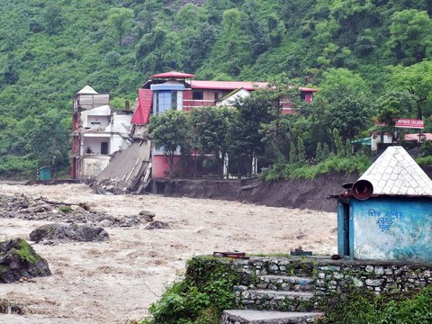 FOTO: Dahsyatnya Tanah Longsor Dipicu Hujan Lebat di Wilayah Himalaya India,  50 Orang Tewas