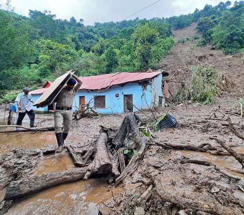 FOTO: Dahsyatnya Tanah Longsor Dipicu Hujan Lebat di Wilayah Himalaya India,  50 Orang Tewas