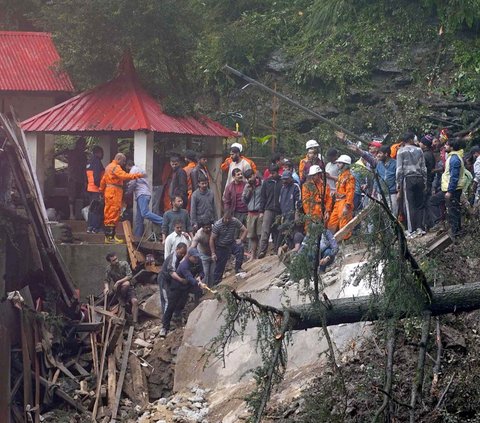 FOTO: Dahsyatnya Tanah Longsor Dipicu Hujan Lebat di Wilayah Himalaya India,  50 Orang Tewas