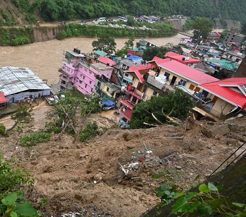 FOTO: Dahsyatnya Tanah Longsor Dipicu Hujan Lebat di Wilayah Himalaya India,  50 Orang Tewas