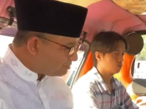 Anies Naik Angkot di Padang, Penumpang Kaget Tapi Malah Minta Dibayarin