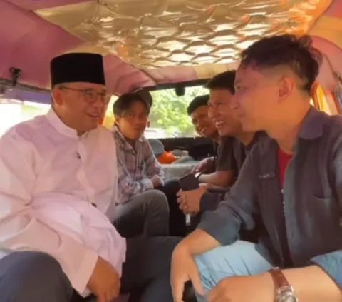 Anies Naik Angkot di Padang, Penumpang Kaget Tapi Malah Minta Dibayarin