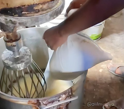 Duh.. The Process of Making Birthday Cakes in India is So Nauseating, Even Though the Ending is Absolutely Beautiful